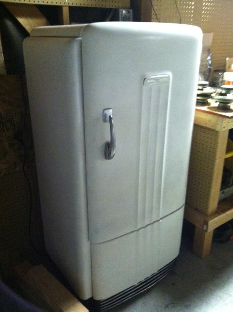1997 Ford F-250 - This is a vintage refrigerator, not a 1997 Ford F-250.