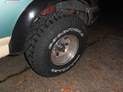 1990 Ford Bronco - Goodyear Wrangler Duratrac 33x12.50x15