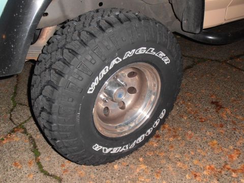 1990 Ford Bronco - Goodyear Wrangler Duratrac 33x12.50x15