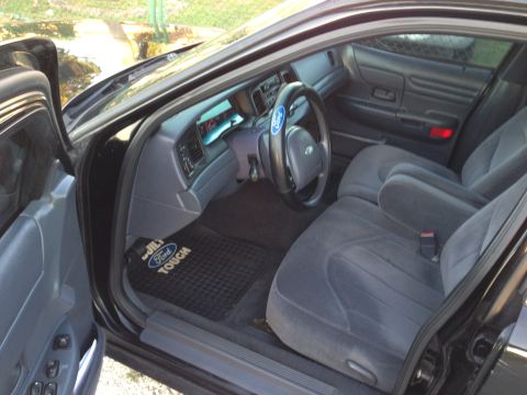 2001 Ford Crown Victoria photo