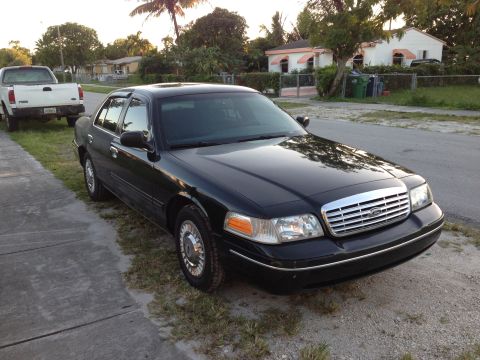2001 Ford Crown Victoria photo