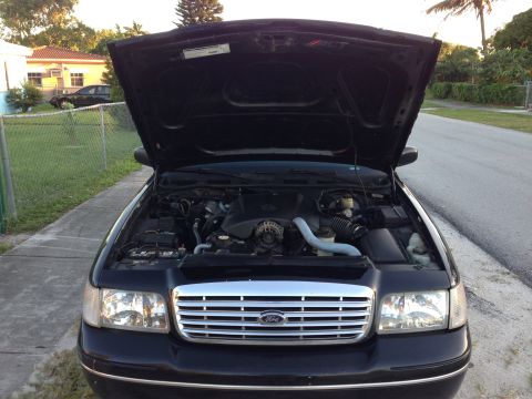 2001 Ford Crown Victoria photo