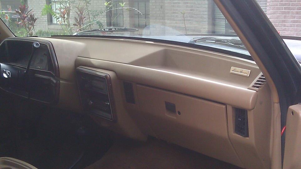 Tan dashboard with 'Eddie Bauer' badge and SuperMotors logo