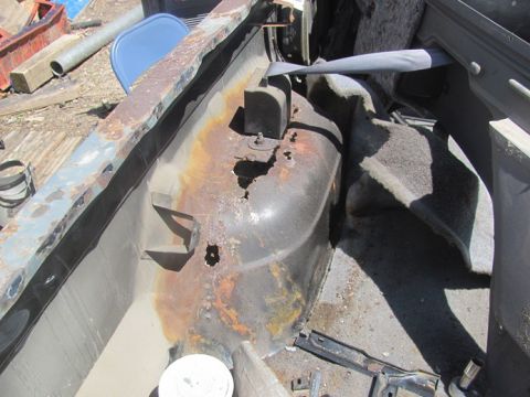 1996 Ford Bronco - The interior wheel well and frame show significant rust damage. A Supermotors.net logo is visible in the lower right corner.