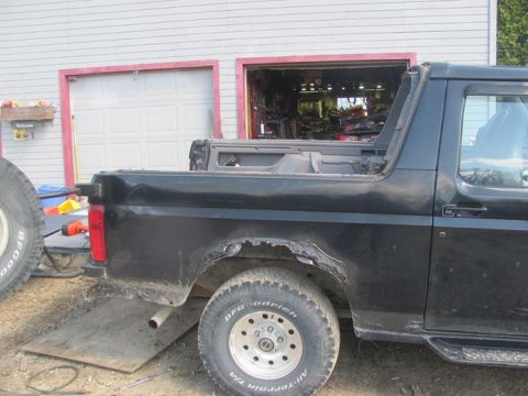 1996 Ford Bronco - This 1992-1996 Ford Bronco shows extensive rust damage around the rear fender area.