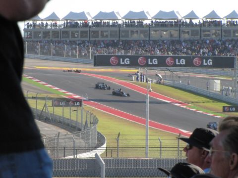 2006 BMW 5 Series - Multiple Formula 1 race cars compete on a track, with spectators in the stands and LG advertisements visible.