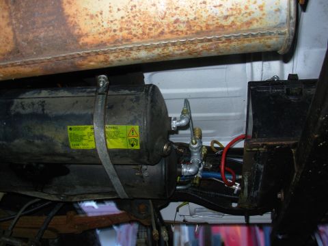 1983 Ford Bronco - It's tight, but there's room to work with the air fittings, or install/remove the aux.batt for fuel filter access.