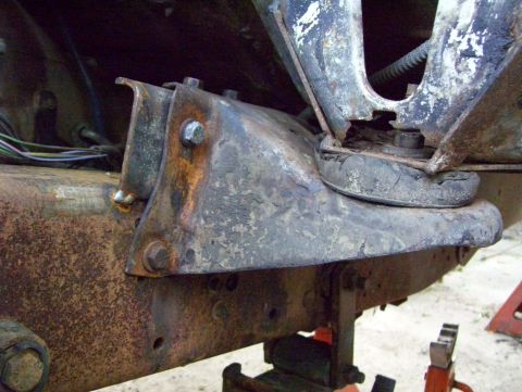 1972 Ford F-150 - to raise the front to match the required lift ofr T-case clearance in the rear I decided to raise the entire body mount higher on the frame…