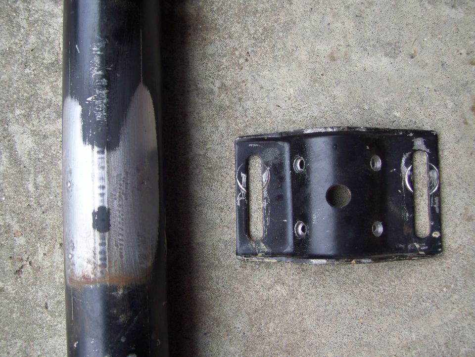 the bae metal is were the mount had been on the column, the black spot on the column is from the hole in the mount bracket.