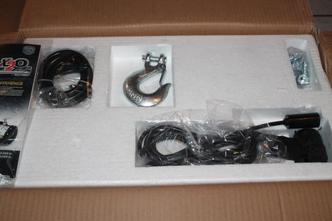 1990 Ford Bronco - This image shows a winch hook and cable kit, not a 1990 Ford Bronco.
