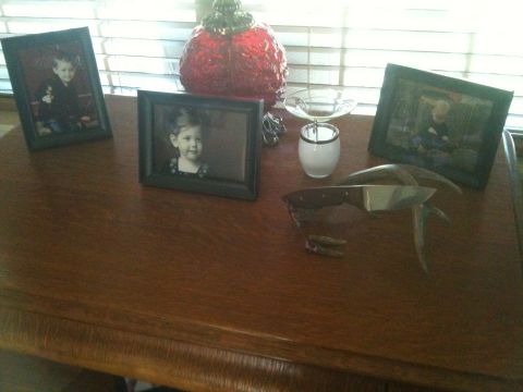 2000 Jeep Wrangler - A collection of framed family photos and a knife are displayed on a wooden surface.