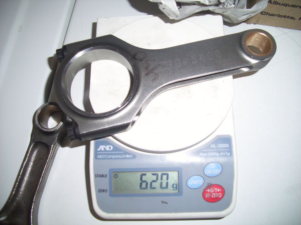 Connecting rod on a digital scale showing 620g