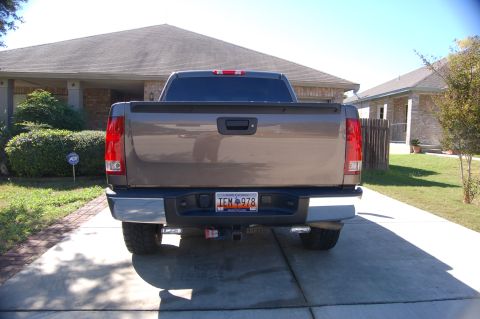 2007 GMC Sierra 1500 - Rear view of a 2007 GMC Sierra 1500 pickup truck parked in a driveway.
