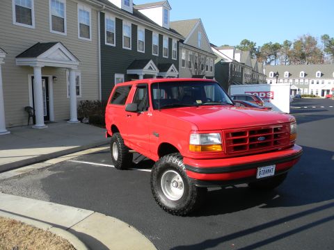 1995 Ford Bronco - painted and clean so take a pic