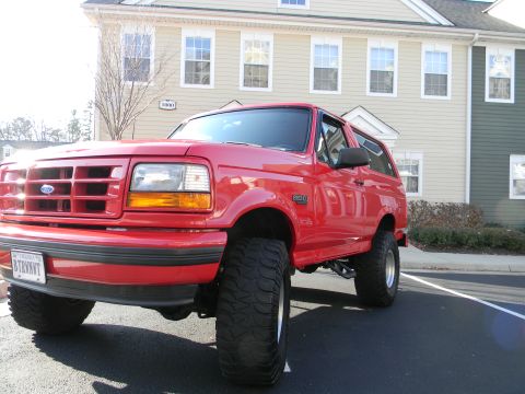 1995 Ford Bronco - painted and clean so take a pic