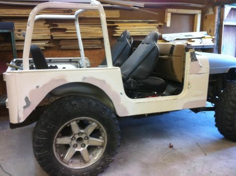 2000 Jeep TJ - This white Jeep TJ is in the process of bodywork, showing its interior and racing-style seats.