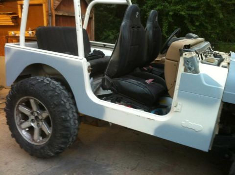 2000 Jeep TJ - A white Jeep TJ is shown with its doors removed and aftermarket seats installed.