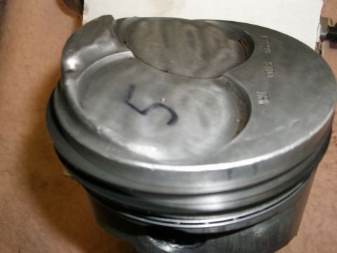 1971 Ford Ranchero - A single piston is shown, marked with a '5' and some stamped text.
