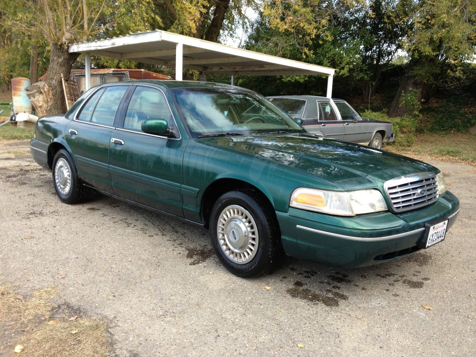 2000 Ford Crown Victoria