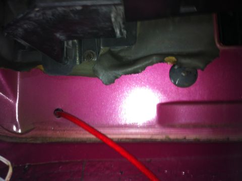 1992 Ford F-150 - Amp wire fed through firewall.