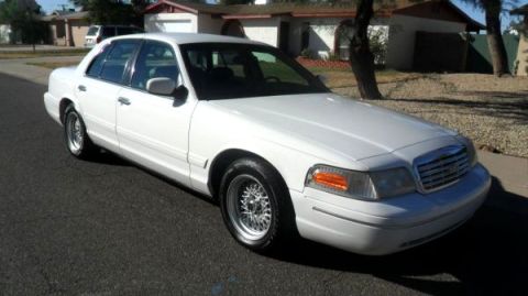 2001 Ford Crown Victoria photo