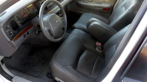 2001 Ford Crown Victoria photo