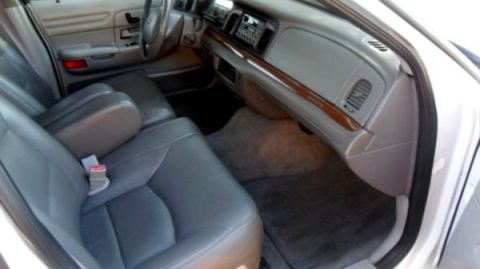 2001 Ford Crown Victoria photo