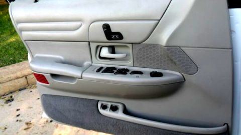 2001 Ford Crown Victoria photo