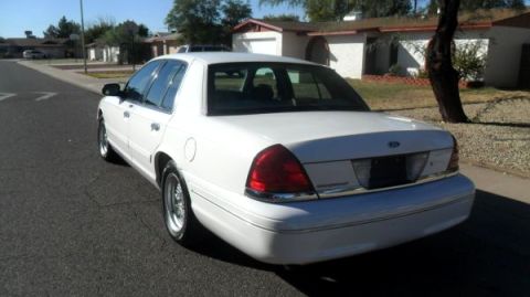 2001 Ford Crown Victoria photo
