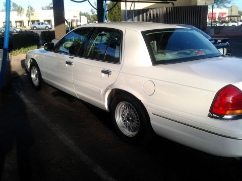 2001 Ford Crown Victoria photo