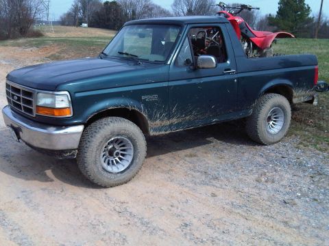1995 Ford Bronco - This Ford Bronco, likely a 1995 model, is carrying a dirt bike in its rear.