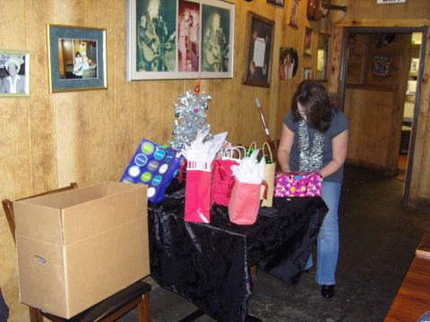 2007 Ford Mustang - A room decorated for Christmas with gifts and pictures on the wall.