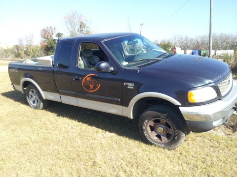 1986 Ford Bronco - This Ford F-150 pickup truck, seen from a 3/4 front angle, is not a 1986 Bronco.