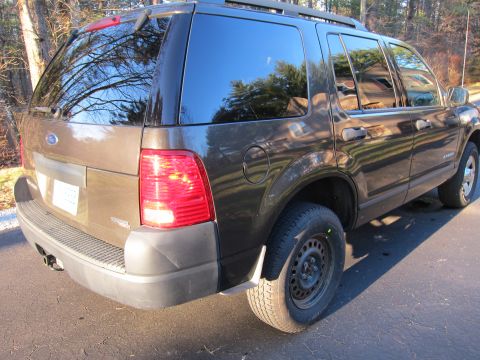1991 Ford LTD Crown Victoria - This is a 2002 Ford Explorer, not a 1991 Ford Crown Victoria LTD.