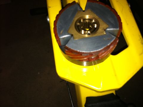 1981 Garelli Rally Sport - Close-up of a clutch assembly red and gray friction material, attached to a yellow metal component.