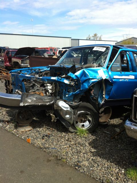 1992 Ford F-150 - 1992? F150 XLT 5.8L. someone managed to pull the engine out if it...