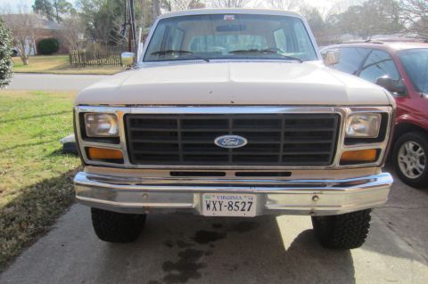 1982 Ford Bronco - Front Shot
