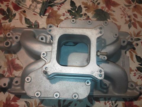 1972 Ford Ranchero - rare Boss 302 intake has single 4bbl carb mount pad