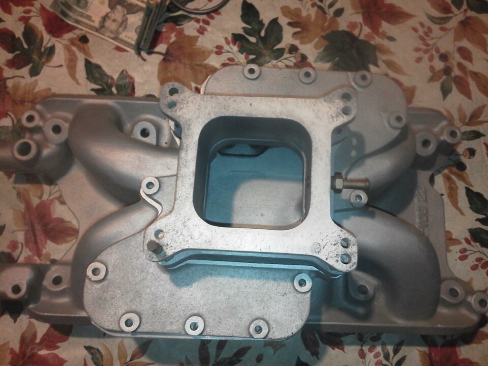 rare Boss 302 intake has single 4bbl carb mount pad