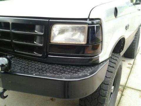 1996 Ford Bronco - This is a 1992 Ford Bronco, not a 1996 model as claimed.