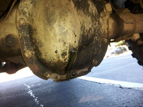 1986 Ford Bronco - The rear differential on this vehicle is leaking fluid.