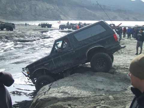 1978 Ford Bronco - This Ford Bronco appears to be from the 1992-1996 generation, not a 1978 model.