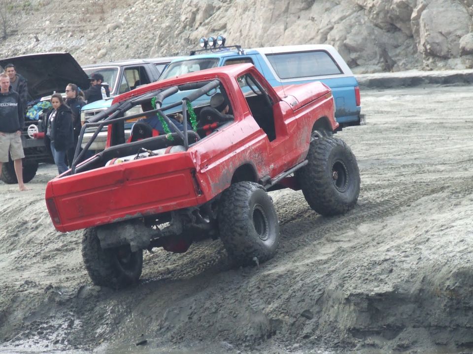 1978 Ford Bronco rear view, red, off-road modifications
