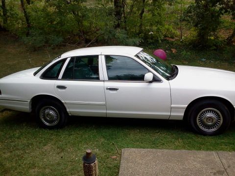 1997 Ford Crown Victoria photo