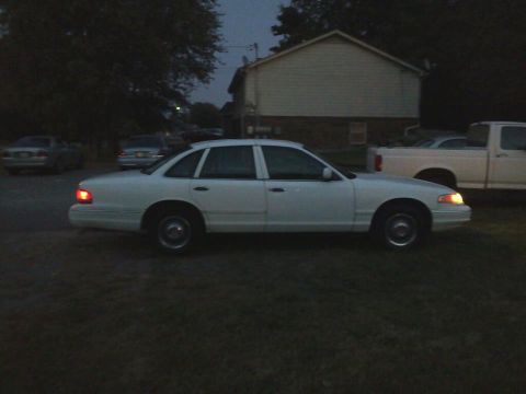 1997 Ford Crown Victoria photo