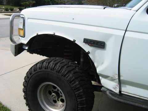 1992 Ford Bronco - crumpled drivers side fender.