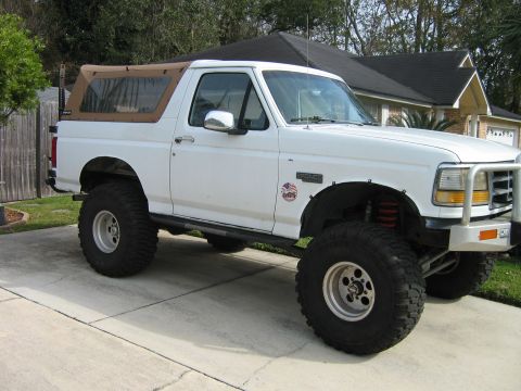 1992 Ford Bronco - Fenders trimmed to clear 37 inch swampers. need to do something to create a lip on the inner part of the fender so I can do a better job re…
