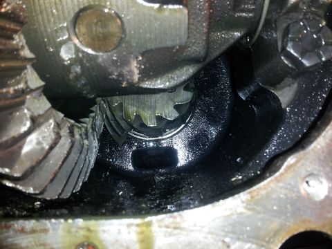 1986 Ford Bronco - Close-up of damaged differential gears, indicating mechanical wear.