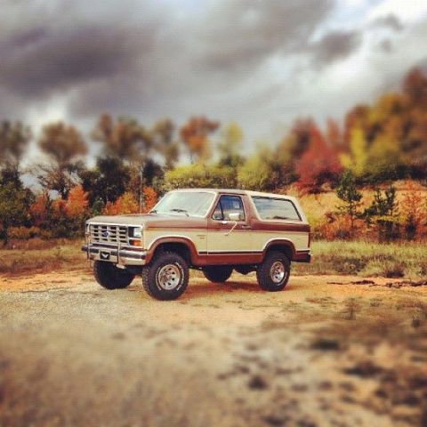 1986 Ford Bronco - This was with just rear blocks nad no add a leafs. Now has leafs and no blocks and sits perfect.