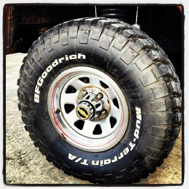 BFGoodrich Mud-Terrain T/A tire on white steel wheel with locking hub, 1986 Ford Bronco